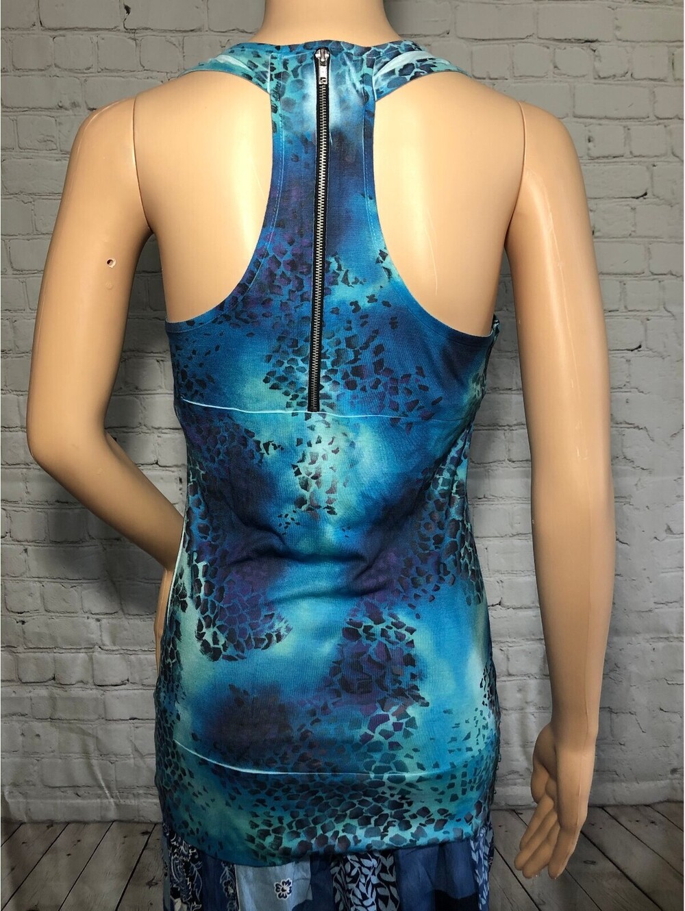 Volume One Women's Zipper back Blue Patterned Racerback Tank Top New with Tags